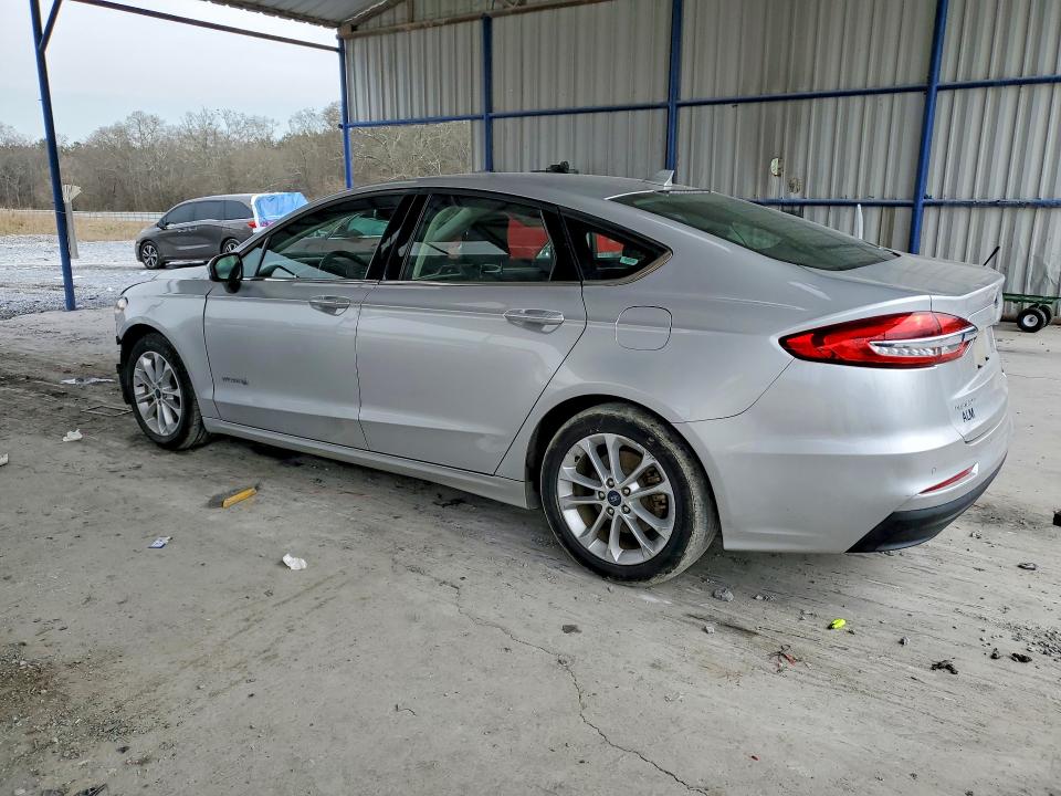 Photo 2 from auction – 2019 FORD FUSION with VIN 3FA6P0LU1KR206103