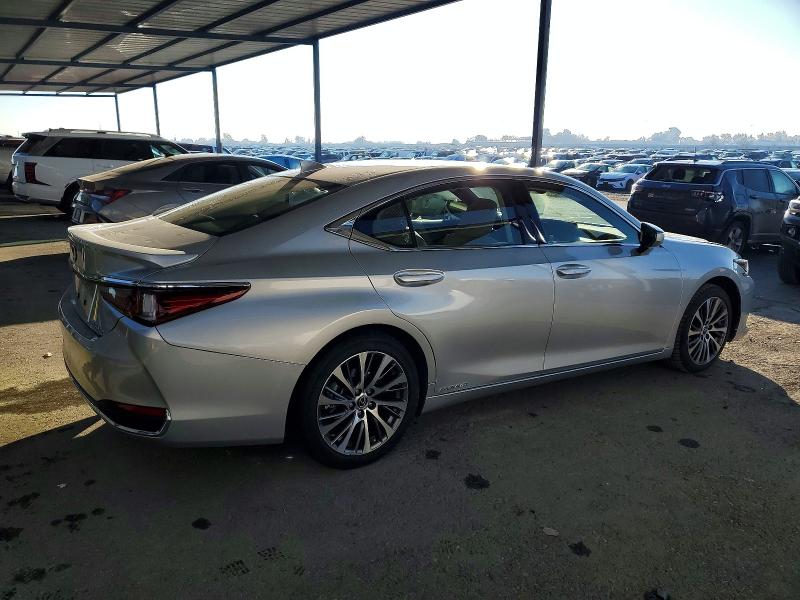Photo 3 from auction – 2019 LEXUS ES with VIN JTHB21B18K2002938