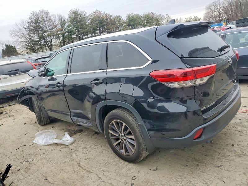 Photo 2 from auction – 2018 TOYOTA HIGHLANDER with VIN 5TDJZRFH4JS489013