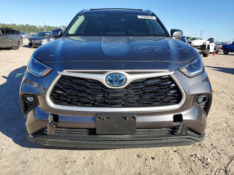 Photo 5 from auction – 2021 TOYOTA HIGHLANDER with VIN 5TDGARAHXMS011692
