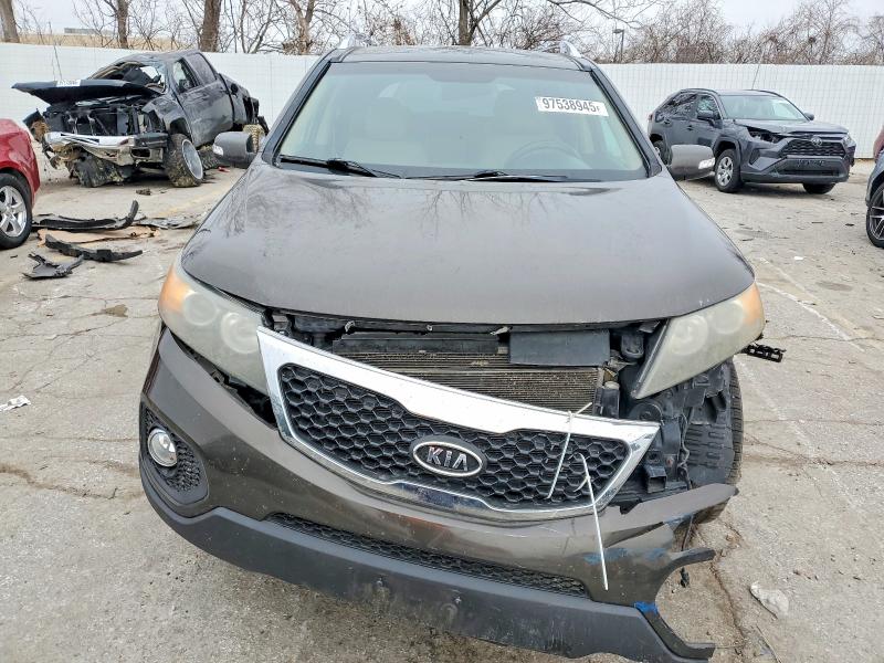 Photo 5 from auction – 2011 KIA SORENTO EX with VIN 5XYKUDA2XBG147492