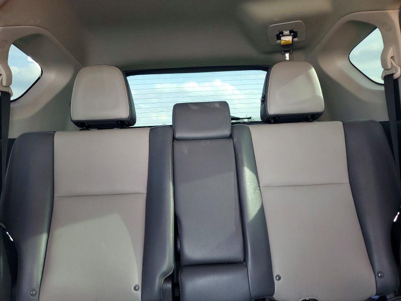 Photo 10 from auction – 2015 TOYOTA RAV4 LIMIT with VIN 2T3YFREV7FW196923