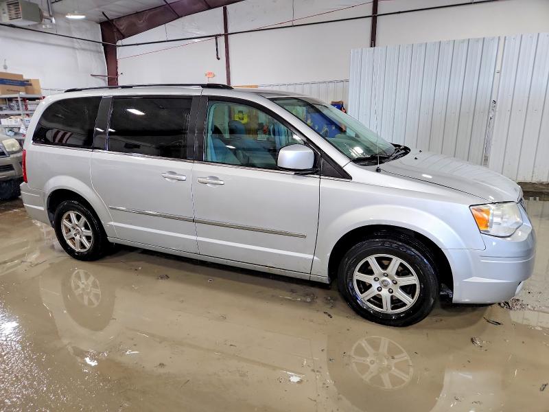 Photo 4 from auction – 2010 CHRYSLER TOWN & COU with VIN 2A4RR5D14AR309453