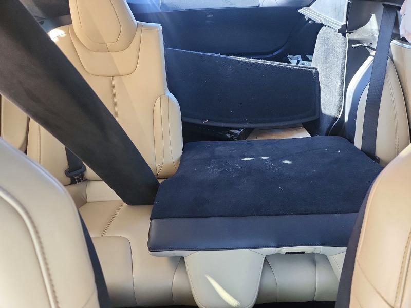 Photo 10 from auction – 2015 TESLA MODEL S with VIN 5YJSA1E13FF109690