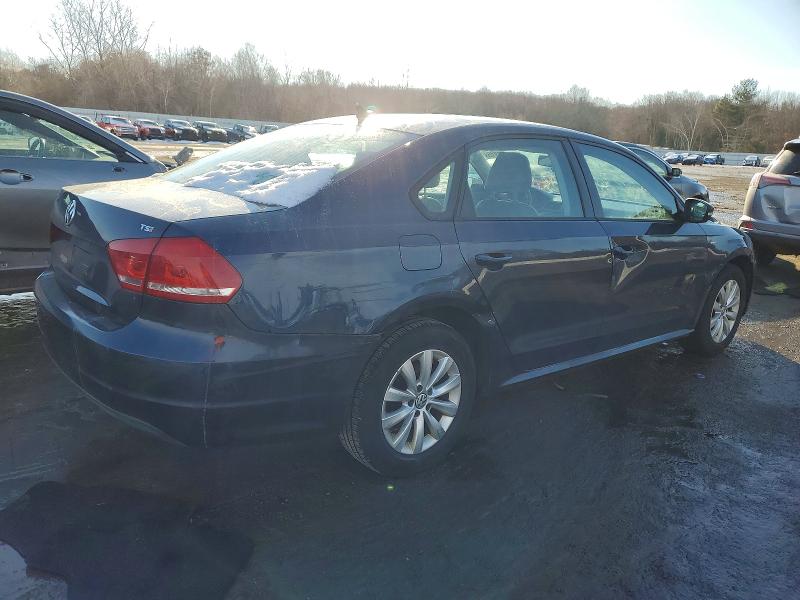 Photo 3 from auction – 2015 VOLKSWAGEN PASSAT S with VIN 1VWAT7A37FC032087