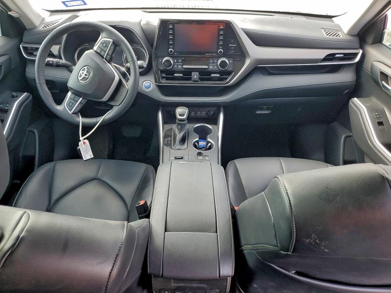 Photo 8 from auction – 2022 TOYOTA HIGHLANDER with VIN 5TDGARAH5NS514015