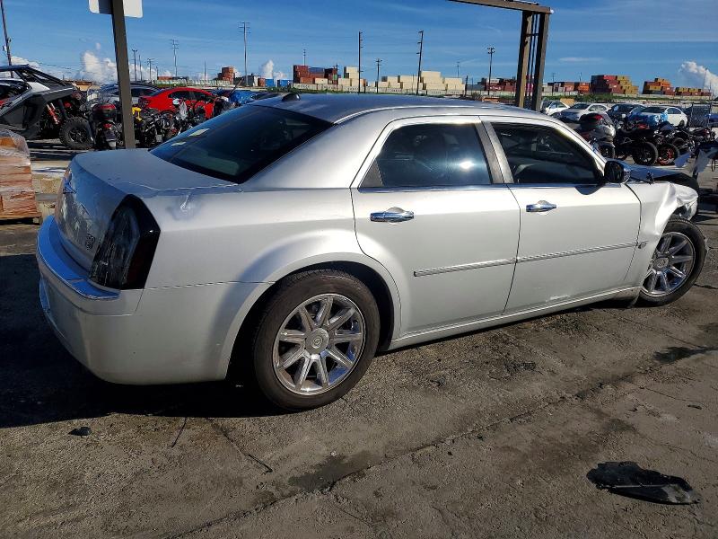 Photo 3 from auction – 2005 CHRYSLER 300C with VIN 2C3AA63H85H149771