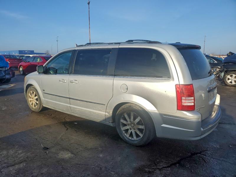 Photo 2 from auction – 2009 CHRYSLER TOWN & COU with VIN 2A8HR54X89R645973
