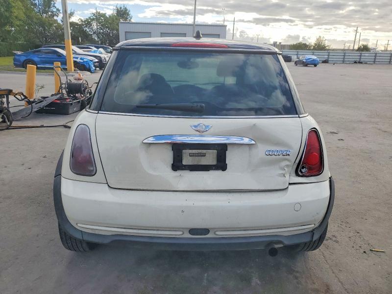 Photo 6 from auction – 2005 MINI COOPER with VIN WMWRC33585TK61712
