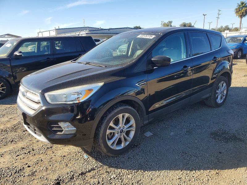 FORD ESCAPE 2017 z numerem VIN 1FMCU9GD9HUD63220 - Zdjęcie z aukcji