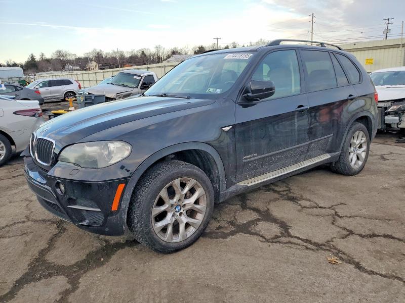 BMW X5 XDRIVE3 2011 with VIN 5UXZV4C56BL739221 - Photo from auction