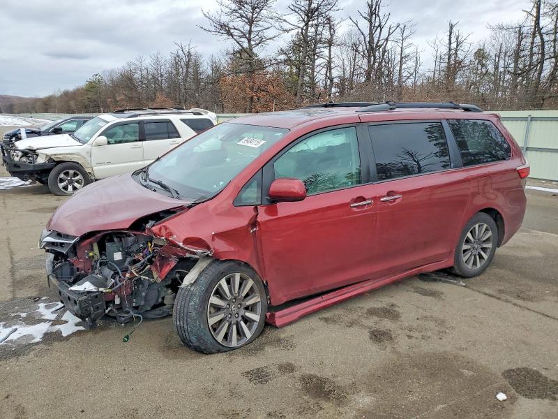 TOYOTA SIENNA XLE 2018 with VIN 5TDDZ3DC3JS198987 - Photo from auction