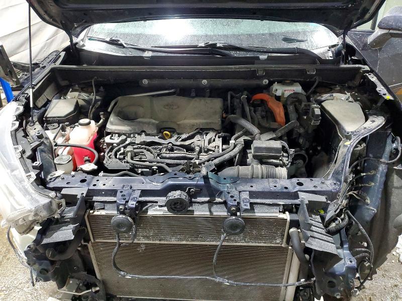 Photo 12 from auction – 2019 TOYOTA RAV4 XLE with VIN JTMRWRFV7KJ014701