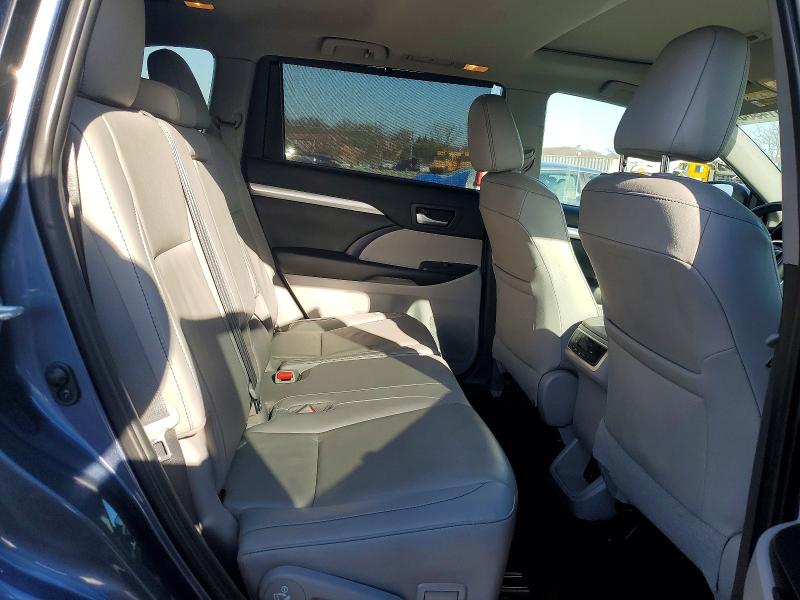 Photo 11 from auction – 2019 TOYOTA HIGHLANDER with VIN 5TDJZRFH4KS982983