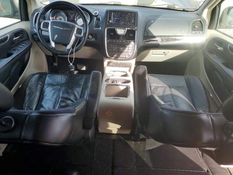 Photo 8 from auction – 2013 CHRYSLER TOWN AND C with VIN 2C4RC1GG6DR801664