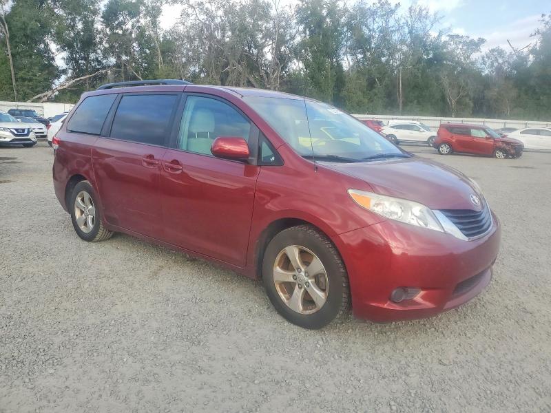 Photo 4 from auction – 2013 TOYOTA SIENNA LE with VIN 5TDKK3DC8DS350228