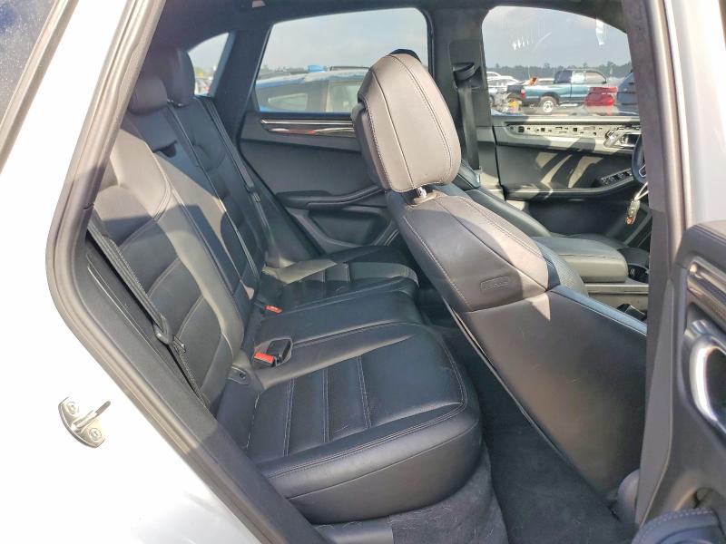 Photo 11 from auction – 2016 PORSCHE MACAN TURB with VIN WP1AF2A53GLB93390