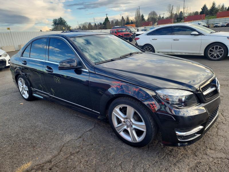 Photo 4 from auction – 2010 MERCEDES-BENZ C 300 with VIN WDDGF8BB2AF383549
