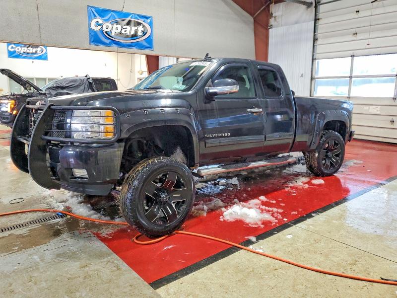 CHEVROLET SILVERADO 2010 with VIN 1GCSKSE3XAZ135002 - Photo from auction