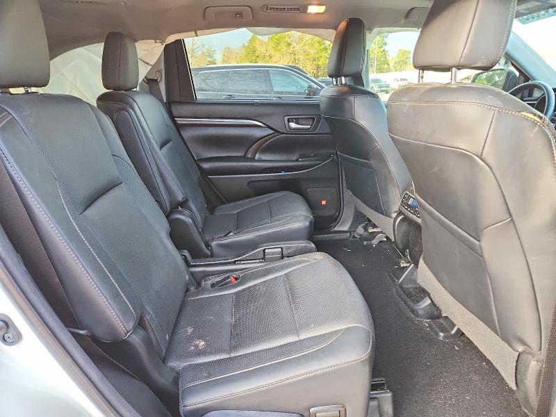 Photo 11 from auction – 2016 TOYOTA HIGHLANDER with VIN 5TDDKRFH8GS272719
