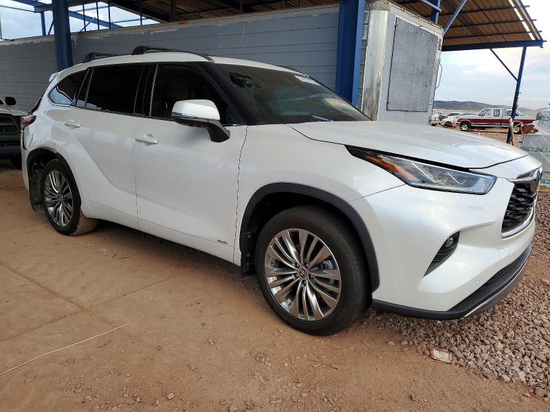 Photo 4 from auction – 2024 TOYOTA HIGHLANDER with VIN 5TDEBRCH4RS633536