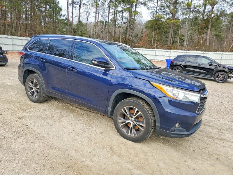Photo 4 from auction – 2016 TOYOTA HIGHLANDER with VIN 5TDKKRFH8GS163068