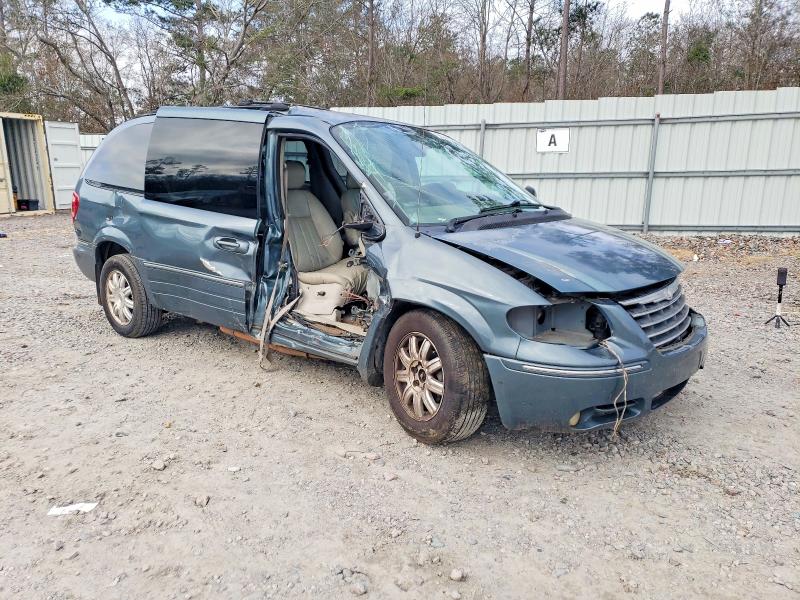 Photo 4 from auction – 2005 CHRYSLER TOWN AND C with VIN 2C4GP54L05R187457
