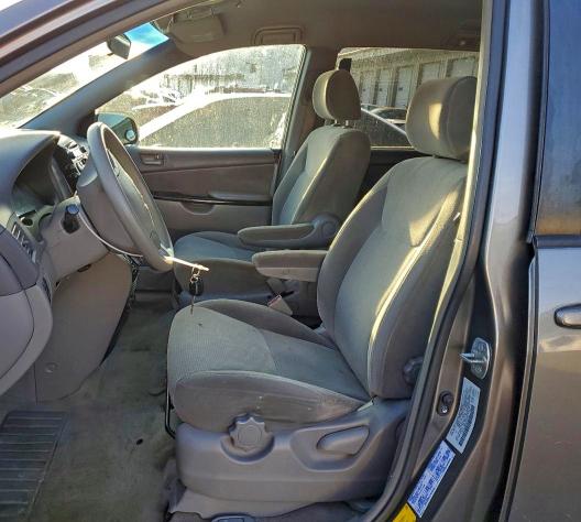 Photo 7 from auction – 2004 TOYOTA SIENNA CE with VIN 5TDZA23C24S162799