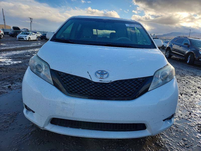 Photo 5 from auction – 2013 TOYOTA SIENNA XLE with VIN 5TDYK3DC2DS333466