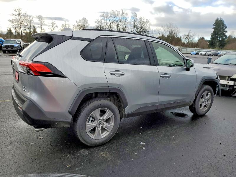 Photo 3 from auction – 2025 TOYOTA RAV4 XLE with VIN JTMP1RFV3SJ045840