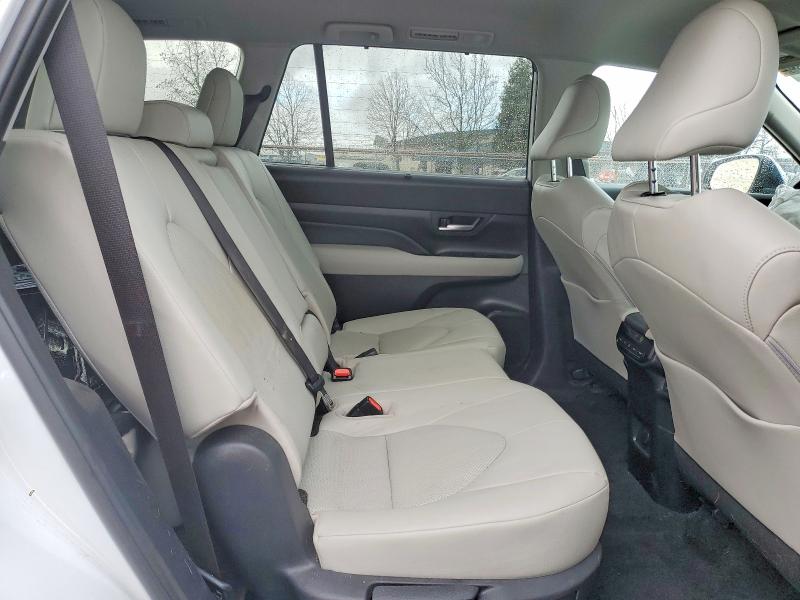 Photo 11 from auction – 2024 TOYOTA GRAND HIGH with VIN 5TDAAAB53RS052555