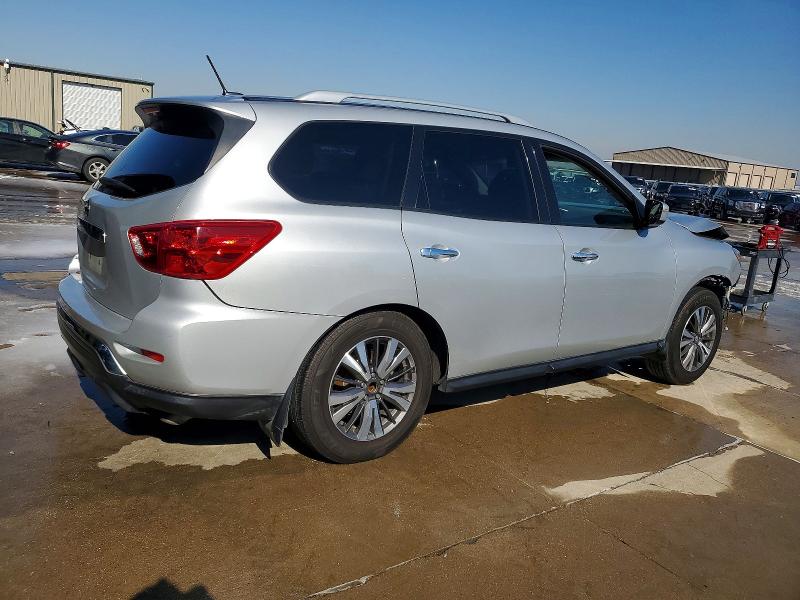 Photo 3 from auction – 2017 NISSAN PATHFINDER with VIN 5N1DR2MN7HC693521