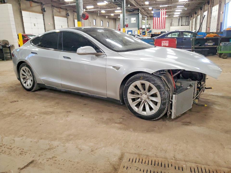 Photo 4 from auction – 2015 TESLA MODEL S with VIN 5YJSA1E27FF115128