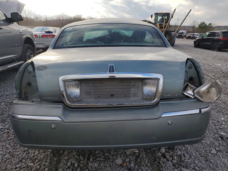 Photo 6 from auction – 2003 LINCOLN TOWN CAR S with VIN 1LNHM82W03Y704384