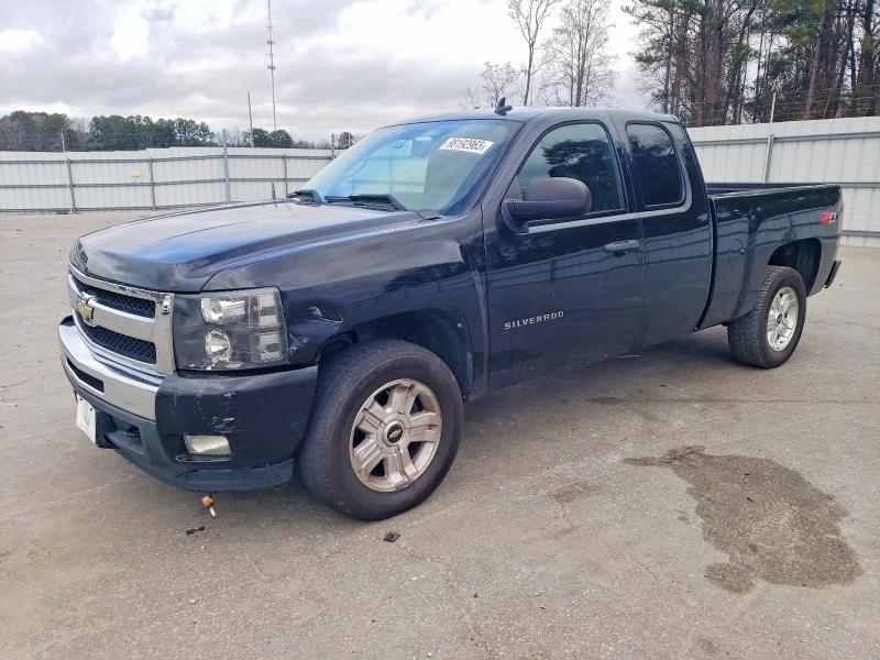 CHEVROLET SILVERADO 2010 with VIN 1GCSKSE35AZ227201 - Photo from auction
