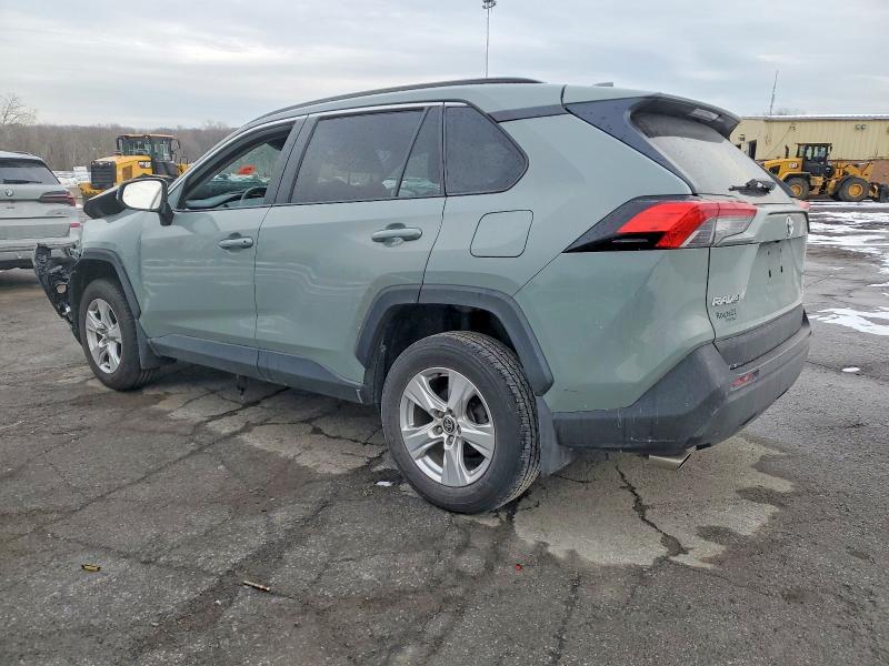 Photo 2 from auction – 2021 TOYOTA RAV4 XLE with VIN 2T3P1RFV9MW194404