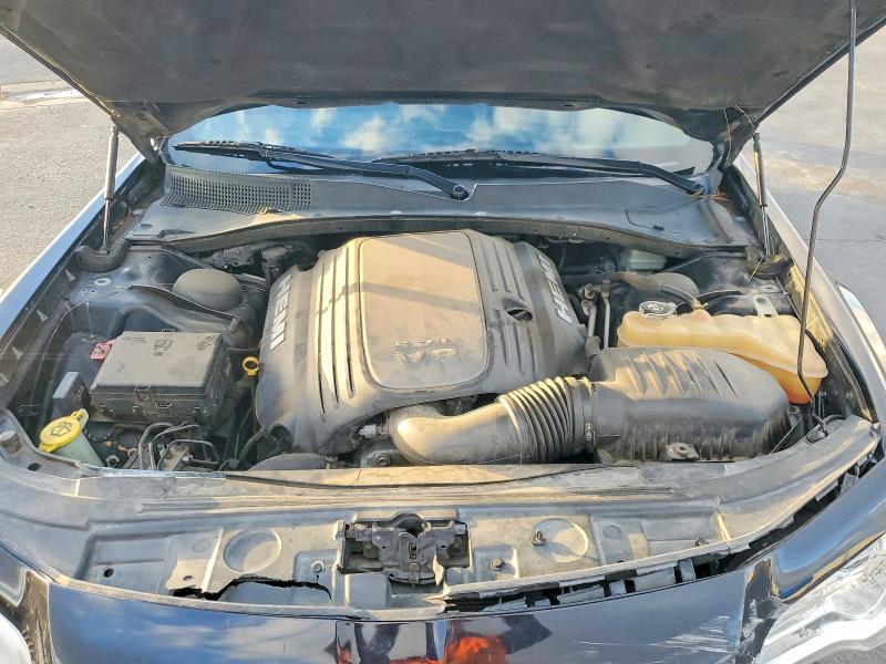 Photo 11 from auction – 2013 CHRYSLER 300C with VIN 2C3CCADT2DH667754
