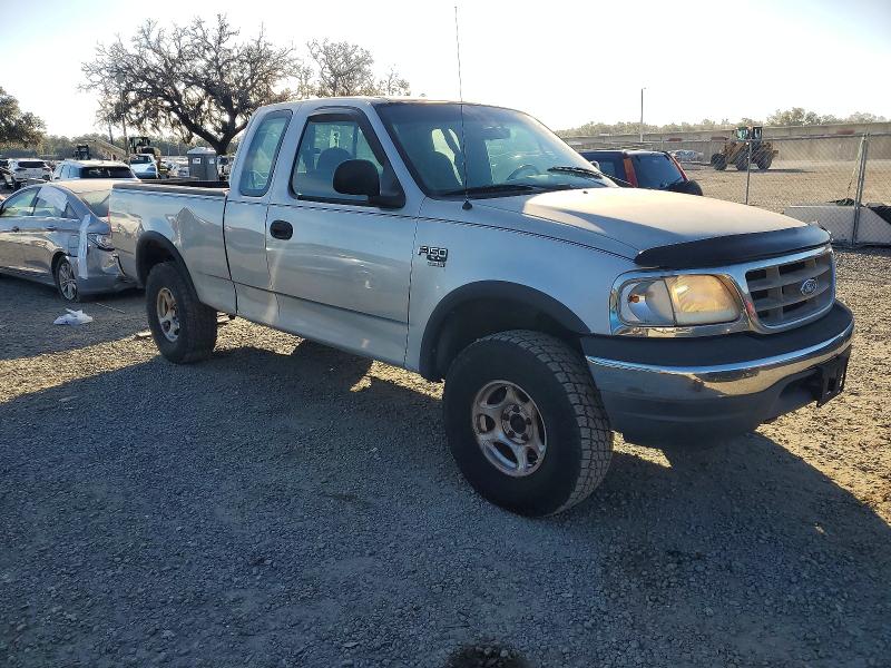 Photo 4 from auction – 2000 FORD F150 with VIN 2FTRX18W0YCA13580
