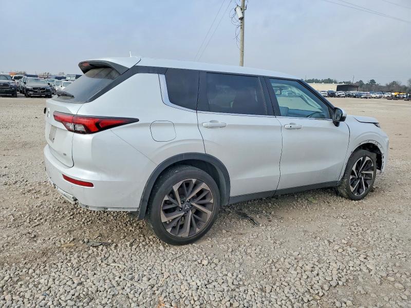 Photo 3 from auction – 2023 MITSUBISHI OUTLANDER with VIN JA4J3UA8XPZ061864