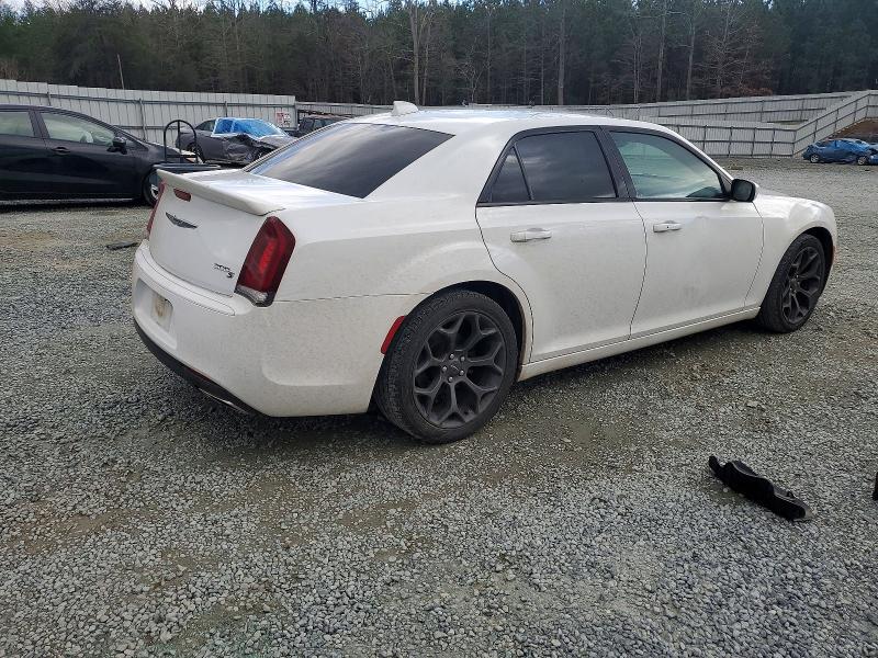 Photo 3 from auction – 2019 CHRYSLER 300 with VIN 2C3CCABG5KH625971