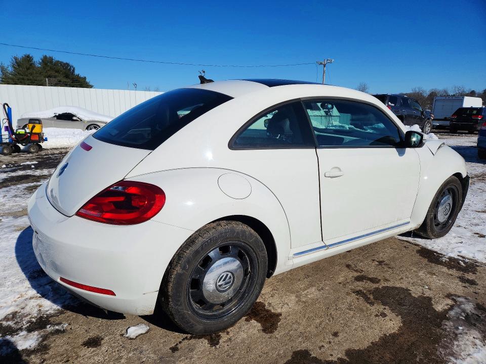 Photo 3 from auction – 2013 VOLKSWAGEN BEETLE with VIN 3VWJX7AT6DM665678