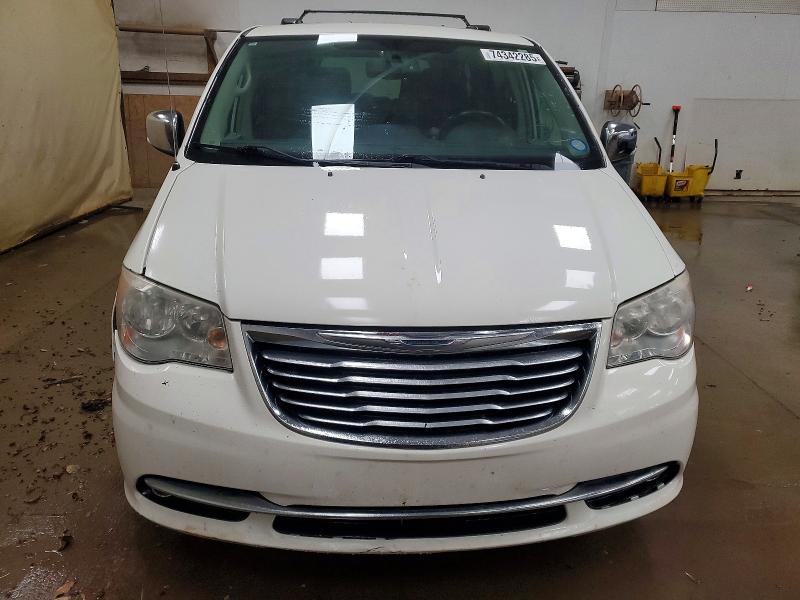 Photo 5 from auction – 2013 CHRYSLER TOWN & COU with VIN 2C4RC1CG0DR753407