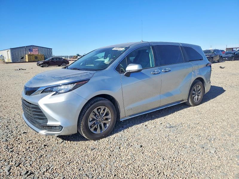 TOYOTA SIENNA LE 2021 with VIN 5TDKSKFC3MS035778 - Photo from auction