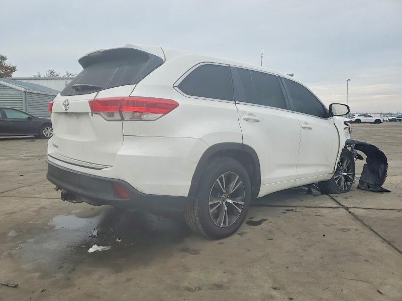 Photo 3 from auction – 2017 TOYOTA HIGHLANDER with VIN 5TDZARFH6HS031123