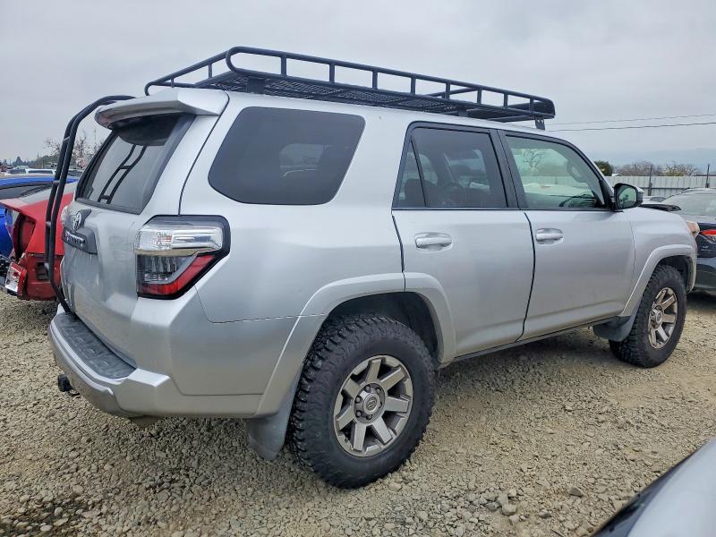 Photo 3 from auction – 2014 TOYOTA 4RUNNER SR with VIN JTEBU5JR1E5159784