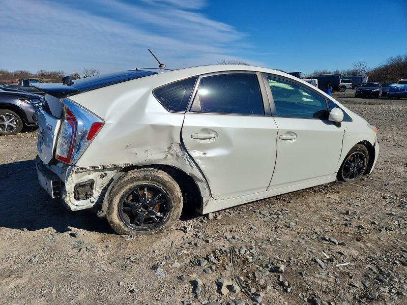 Photo 3 from auction – 2015 TOYOTA PRIUS with VIN JTDKN3DU7F0430139