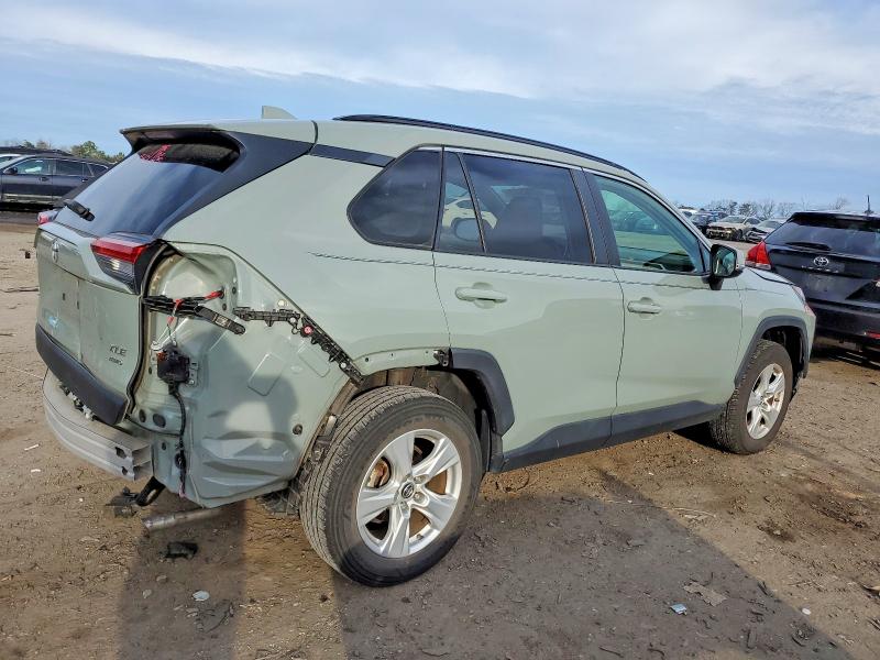Photo 3 from auction – 2019 TOYOTA RAV4 XLE with VIN JTMP1RFV8KD035299