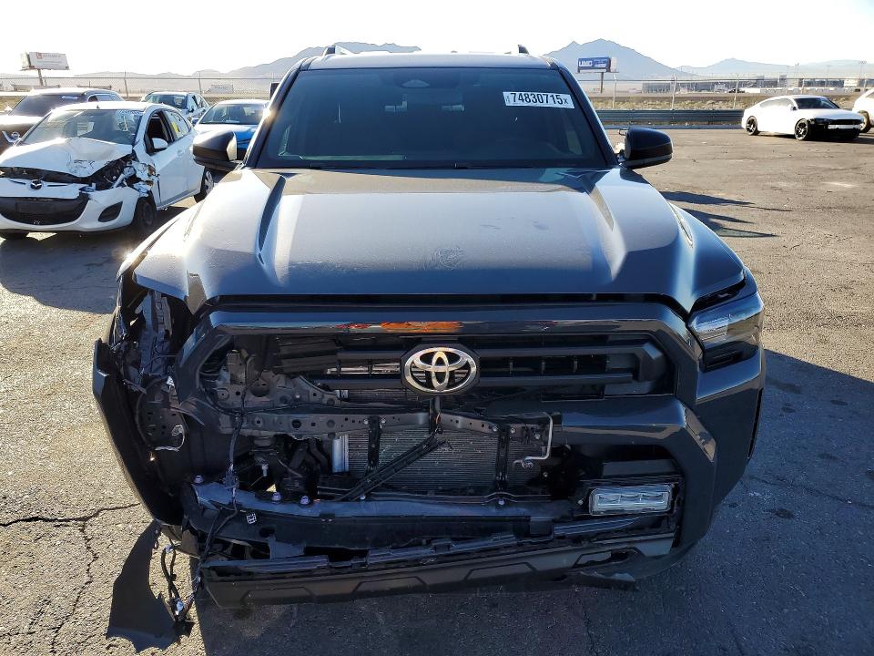 Foto 5 de la subasta – 2025 TOYOTA 4RUNNER SR con VIN JTEVA5BR7S5059950