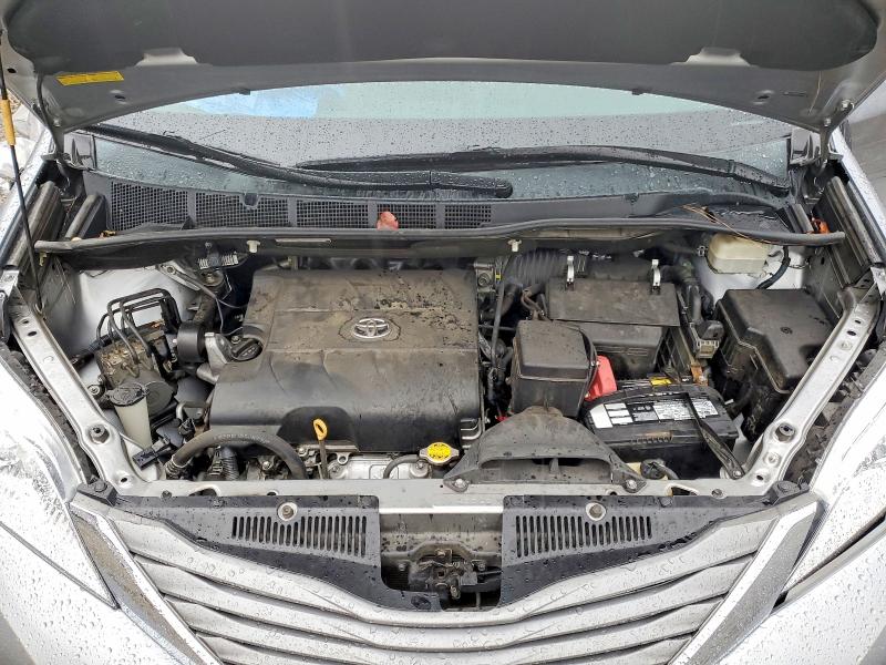 Photo 12 from auction – 2014 TOYOTA SIENNA XLE with VIN 5TDYK3DC5ES446345