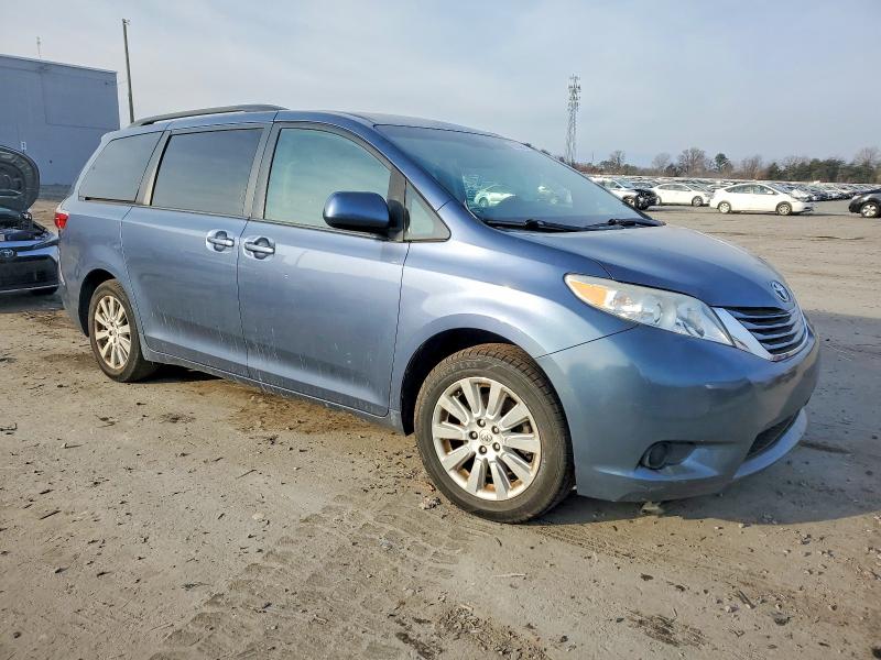 Photo 4 from auction – 2015 TOYOTA SIENNA L with VIN 5TDJK3DC8FS110692